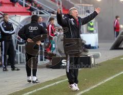 2.Liga - FC Ingolstadt 04 - Armenia Bielefeld 1:0 - Trainer Benno Möhlmann geht in die Luft