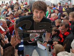 2.Liga - FC Ingolstadt 04 - Saisonabschlußfeier - Andreas Buchner Fans Autogramme