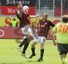 2.Liga - FC Ingolstadt 04 - Erzgebirge Aue 0:0 - Malte Metzelder stoppt den Ball,Tobias Fink