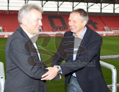 2.Liga - FC Ingolstadt 04 - Vorstellung des neuen Trainers Benno Möhlmann - mit Harald Gärtner beim Handshake