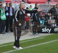 2.Liga - FC Ingolstadt 04 - SC Paderborn - 1:2 - Benno Möhlmann schimpft zu den Spielern