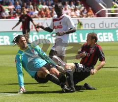 2.Liga - FC Ingolstadt 04 - FC Augsburg - 1:4 - Tobias Fink wird vom Torhüter Simon Jentzsch gestoppt