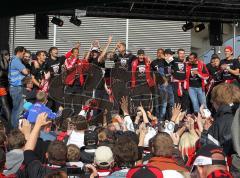 FC Ingolstadt 04 - Saisonabschlußfeier am Audi Sportpark - Die Mannschaft bedankt sich bei den Fans