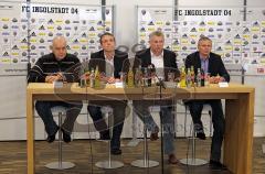 2.Liga - FC Ingolstadt 04 - Vorstellung des neuen Trainers Benno Möhlmann - Pressekoferenz, von links Peter Jackwert , Oliver Samwald, Benno Möhlmann und Harald Gärtner