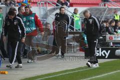 2.Liga - FC Ingolstadt 04 - SC Paderborn - 1:2 - Die Trainer verzweifelt links Sven Kmetsch und rechts Benno Möhlmann