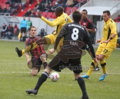 2.Liga - FC Ingolstadt 04 - Alemannia Aachen 2:1 - Manuel Hartmann passt zu Markus Karl