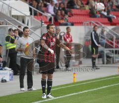 2.Liga - FC Ingolstadt 04 - Oberhausen 1:2 - Andreas Görlitz Einwurf, hinter ihm Michael Wiesinger