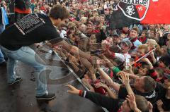 2.Liga - FC Ingolstadt 04 - Saisonabschlußfeier - Andreas Buchner Fans Autogramme