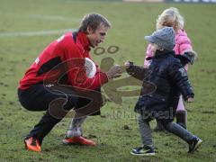 2.Liga - FC Augsburg - FC Ingolstadt 0:2 - Michael Thurk mit seinen Kindern
