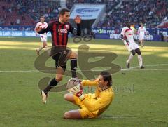 2.Liga - FC Augsburg - FC Ingolstadt 0:2 - Stefan leitl kommt zu spät, Torwart Simon Jentzsch ist schneller