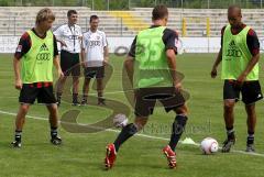 2.Liga - FC Ingolstadt 04 - Trainingsauftakt und Spielervorstellung - Trainer Michael Wiesinger und Uwe Wolf beim Training