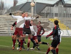 Bayernliga - FC Ingolstadt 04 II - SV Heimstetten - Ecke Sebastian Zielinksy kommt nicht an den Ball