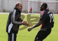 Bayernliga - FC Ingolstadt 04 II - TSV Aindling - Serge Yohouha mit dem 2:0 Jubel Tor mit Trainer Joe Albersinger