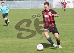 Bayernliga - FC Ingolstadt 04 II - Hof - Karl-Heinz Lappe bereitet das 4:0 für Stefan Müller vor