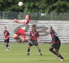 Bayernliga - FC Ingolstadt 04 II - TSV Aindling - Kopfball Tobias Völker, Serge Yohoua sieht zu