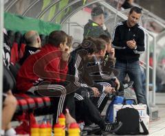 DFB Pokal - FC Ingolstadt 04 - Karlsruher SC - 2:0 - Trainer Michael Wiesinger feuert sich selbst an und schlägt mit der Faust in die Hand