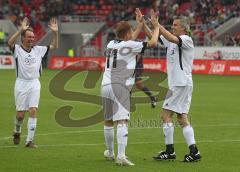 Audi Sportpark Eröffnung - Peter Schwarzenbauer trifft zum 1:1 und Zecke Neuendorf gratuliert