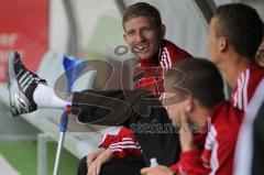 Testspiel - FC Wacker Innsbruck - FC Ingolstadt 04 - 1:0 - Ronald Gercaliu, Krücken sind von Patrick Mölzl