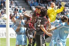 2.BL - 1860 München - FC Ingolstadt 04 - 4:1 - Eckball Ralph Gunesch und Marino Biliskov, Caiuby kommen nicht zum Ball, Torwart Gabor Kiraly steigt hoch