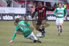 2.BL - FC Ingolstadt 04 - Greuther Fürth 0:0 - Ahmed Akaichi im Zweikampf mit Thomas Kleine