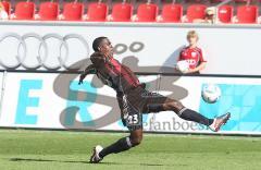 2.Liga - FC Ingolstadt 04 - VfL Bochum 3:5 - Edson Buddle zielt aufs Tor 2:0 Tor. Lupft den Ball über Luthe