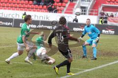 2.BL - FC Ingolstadt 04 - Greuther Fürth 0:0 - Andreas Buchner im Torraum. Thomas Kleine kann retten