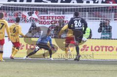 2.BL - FC Ingolstadt 04 - Fortuna Düsseldorf 1:1 - Ramazan Özcan schaut dem Elfmeter hinterher, Ausgleich 1:1 Jens Langeneke