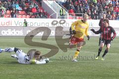 2.BL - FC Ingolstadt 04 - Fortuna Düsseldorf 1:1 -Andreas Buchner kommt zu spät, Torwart Michael Ratajczak