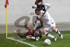 2.BL - FC Ingolstadt 04 - Alemannia Aachen 3:3 - Manuel Schäffler im Kampf um den Ball mit Torwart Boy Waterman an der Eckfahne