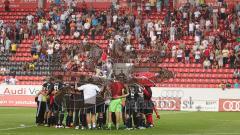 2.Liga - FC Ingolstadt 04 - FC Hansa Rostock 3:1 - Trainer Benno Möhlmann versammelt die Spieler um sich nach dem Spiel