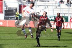 2.BL - FC Ingolstadt 04 - SC Paderborn - Adam Nemec im Zweikampf mit Christian Strohdiek, hinten Caiuby