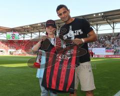 2.Liga - FC Ingolstadt 04 - FC Hansa Rostock 3:1 - Facebook Gewinnerin mit Özcan Ramazan