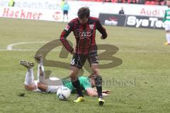 2.BL - FC Ingolstadt 04 - Greuther Fürth 0:0 - Andreas Buchner im Kampf um den Ball mit Heinrich Schmidtgal