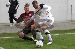 2.BL - FC Ingolstadt 04 - Alemannia Aachen 3:3 - Manuel Schäffler im Kampf um den Ball mit Torwart Boy Waterman an der Eckfahne