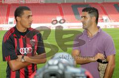 2.Liga - FC Ingolstadt 04 - Vorstellung des neuen Stürmers - Ahmed Akaichi aus Tunesien mit seinem Dolmetscher