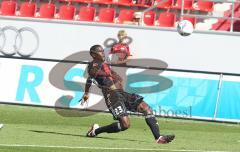 2.Liga - FC Ingolstadt 04 - VfL Bochum 3:5 - Edson Buddle zielt aufs Tor 2:0 Tor. Lupft den Ball über Luthe