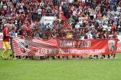 2.BL - FC Ingolstadt 04 - FC Energie Cottbus - 1:0 - Sieg das Spiel ist aus und die Klasse erhalten Jubel. Das Team bedankt sich bei den Fans