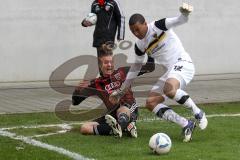 2.BL - FC Ingolstadt 04 - Alemannia Aachen 3:3 - Manuel Schäffler im Kampf um den Ball mit Torwart Boy Waterman an der Eckfahne