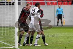 2.BL - FC Ingolstadt 04 - Alemannia Aachen 3:3 - Ausgleich 3:3 durch Manuel Schäffler der den Ball holen will und Torwart Boy Waterman gibt ihn nicht raus