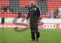 2.Liga - FC Ingolstadt 04 - Erzgebirge Aue - 0:0 - Trainer Benno Möhlmann geht geknickt vom Feld