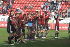 2.BL - FC Ingolstadt 04 - SC Paderborn - Die Mannschaft bedankt sich bei den Fans