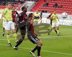 2.Liga - FC Ingolstadt 04 - Erzgebirge Aue - 0:0 - Edson Buddle trifft den Ball zu hoch und geht drüber. Vorne Stefan Leitl