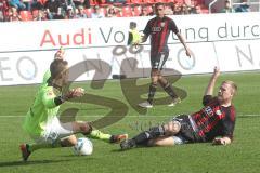 2.BL - FC Ingolstadt 04 - SC Paderborn - Adam Nemec stößt mit Torwart Lukas Kruse zusammen