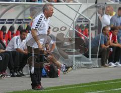 2.Liga - FC Ingolstadt 04 - FSV Frankfurt 1:1 - Trainer Benno Möhlmann am Spielfeld