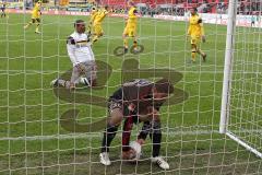 2.BL - FC Ingolstadt 04 - Alemannia Aachen 3:3 - Elfemeter Tor Stefan Leitl Torwart Boy Waterman, Florian Heller holt schnell den Ball aus dem Tor