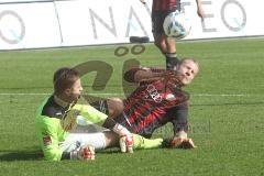 2.BL - FC Ingolstadt 04 - SC Paderborn - Adam Nemec stößt mit Torwart Lukas Kruse zusammen