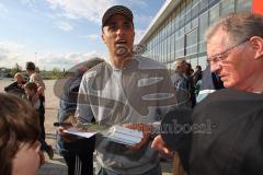 2.BL - FC Ingolstadt 04 - Saisonabschlußfeier 2012 am Audi Sportpark - Autogramme Ahemd Akaichi