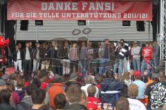 2.BL - FC Ingolstadt 04 - Saisonabschlußfeier 2012 am Audi Sportpark - die ganze Mannschaft auf der Bühne vor den Fans