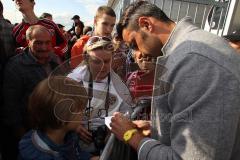 2.BL - FC Ingolstadt 04 - Saisonabschlußfeier 2012 am Audi Sportpark - Autogramme Ramazan Özcan