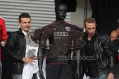 2.BL - FC Ingolstadt 04 - Saisonabschlußfeier 2012 am Audi Sportpark - Andreas Görlitz und Moritz Hartmann enthüllen das neue Ausweich-Trikot